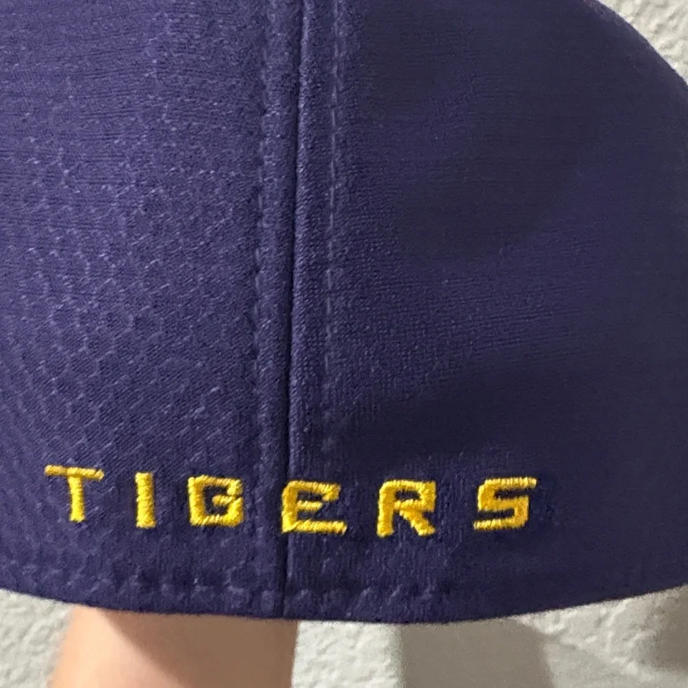LSU Tigers New Era Bolt 39THIRTY Flex Hat - Purple
